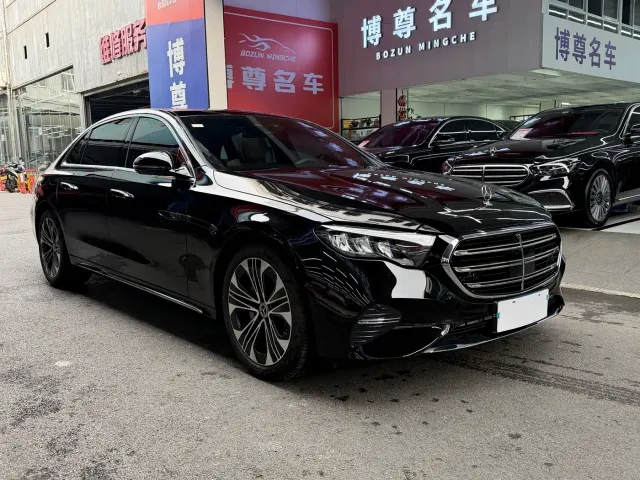 Mercedes-Benz E-Class — Фото автомобиля 3
