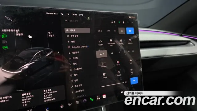 Tesla Model Y — Фото автомобиля 23