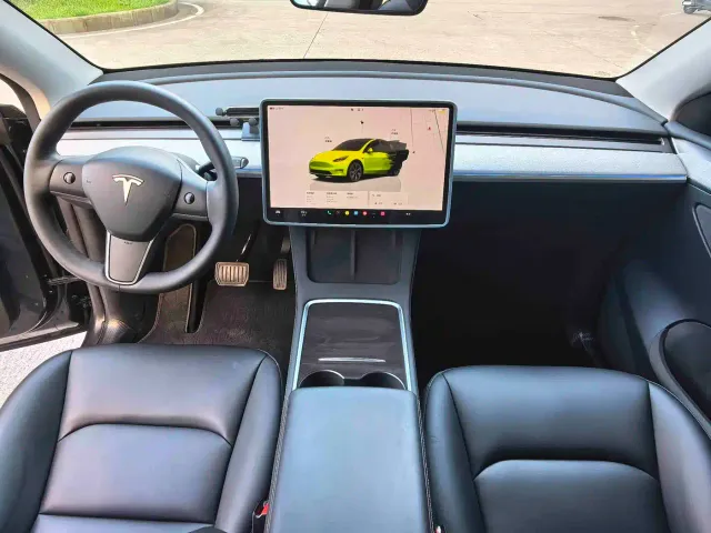 Tesla Model Y — Фото автомобиля 5