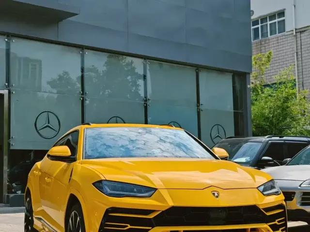 Фотография автомобиля — Lamborghini Urus