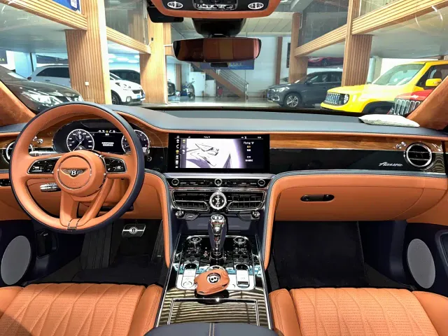Bentley Flying Spur — Фото автомобиля 11