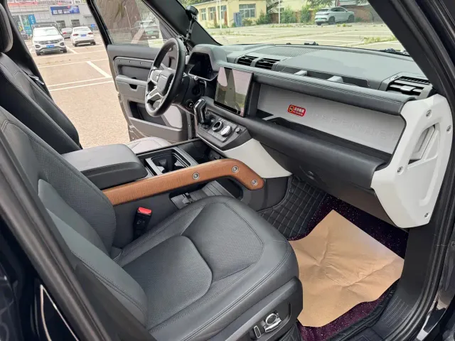 Land Rover Defender — Фото автомобиля 16