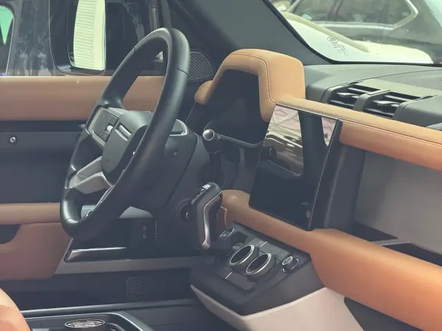 Land Rover Defender — Фото автомобиля 8