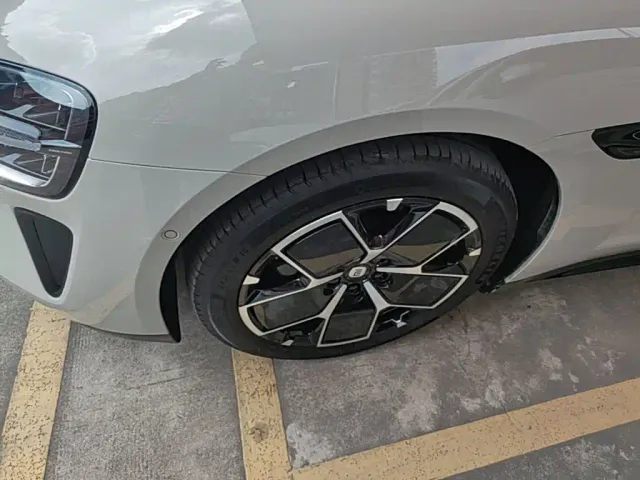 Xiaomi SU7 — Фото автомобиля 22