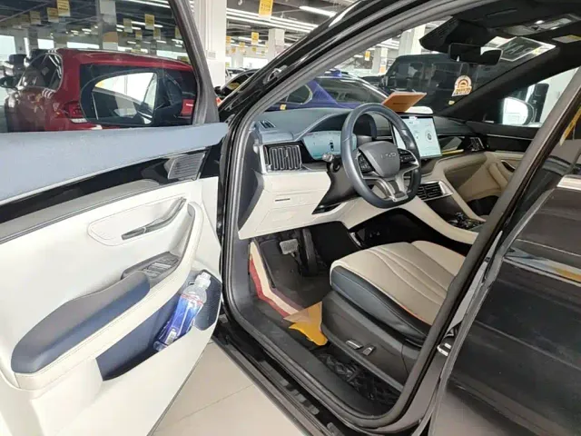 BYD Song PLUS PHEV 2024 Glory Edition DM-i 110km Flagship PLUS — Фото автомобиля 15