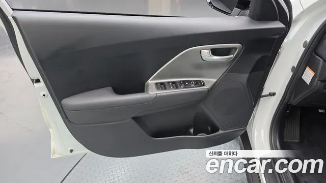 Kia Niro — Фото автомобиля 21