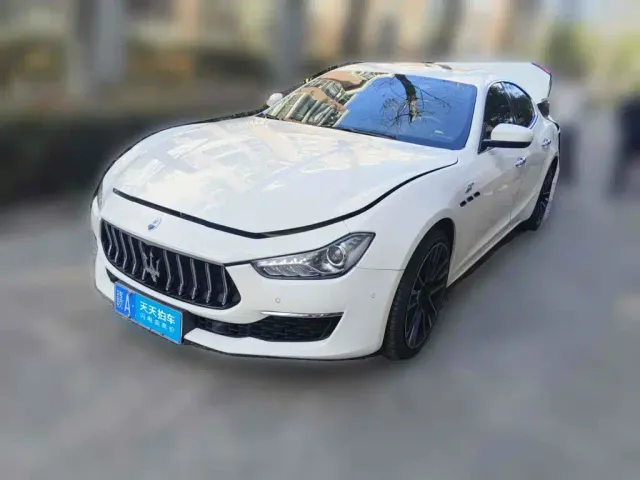 Фотография автомобиля — Maserati Ghibli