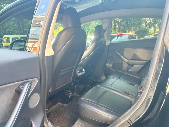 Tesla Model Y — Фото автомобиля 4