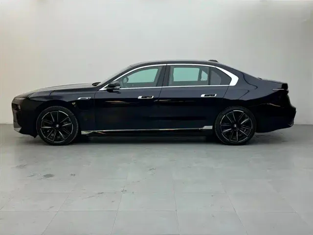 BMW i7 — Фото автомобиля 3