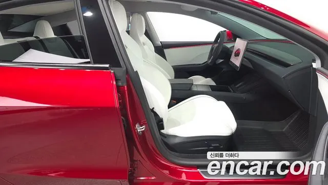 Tesla Model 3 — Фото автомобиля 21
