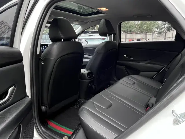 Hyundai Elantra — Фото автомобиля 8
