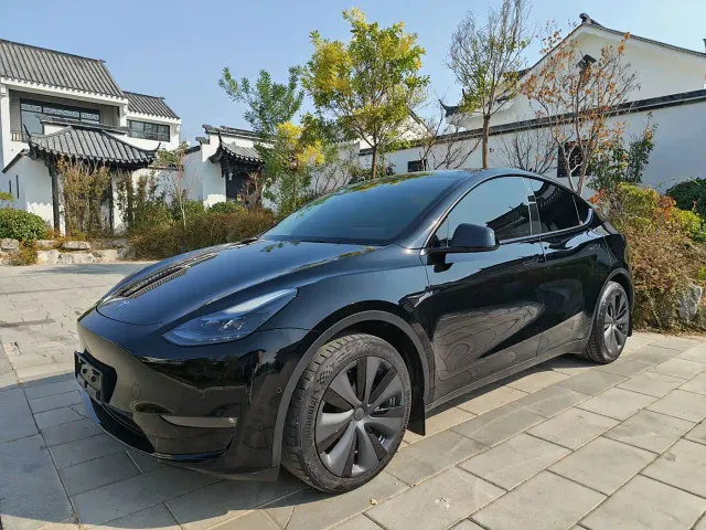 Фотография автомобиля — Tesla Model Y