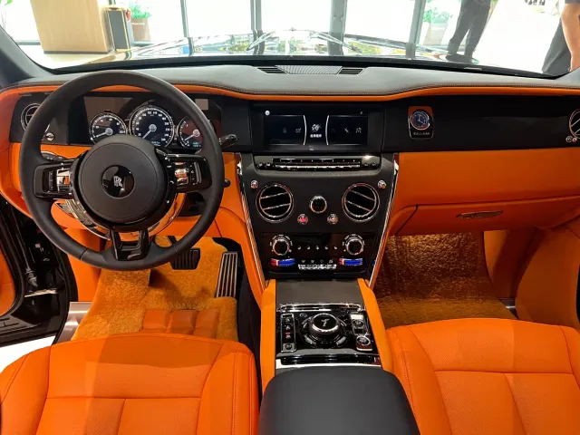 Rolls-Royce Cullinan — Фото автомобиля 18