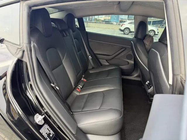 Tesla Model 3 — Фото автомобиля 13