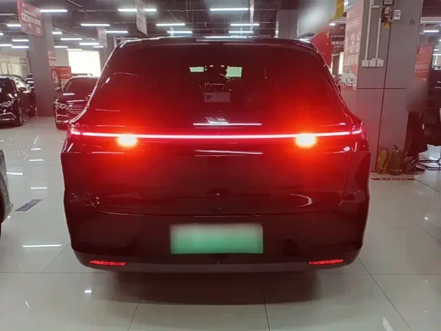 Li Auto L6 — Фото автомобиля 5