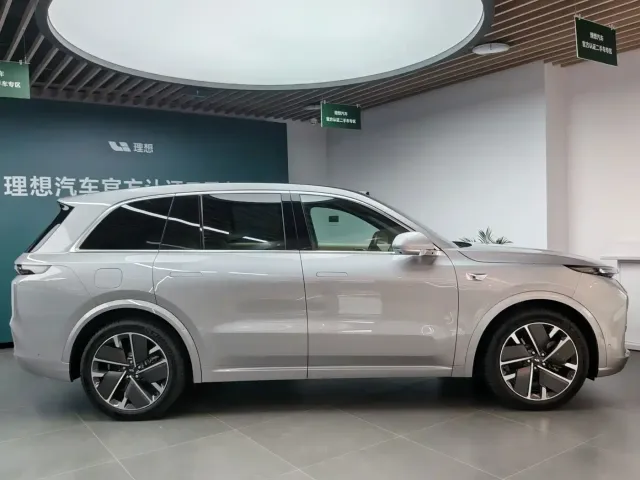Li Auto L8 — Фото автомобиля 5