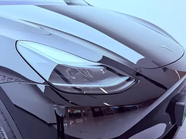 Tesla Model Y — Фото автомобиля 22