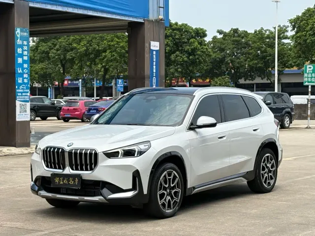 Фотография автомобиля — BMW X1