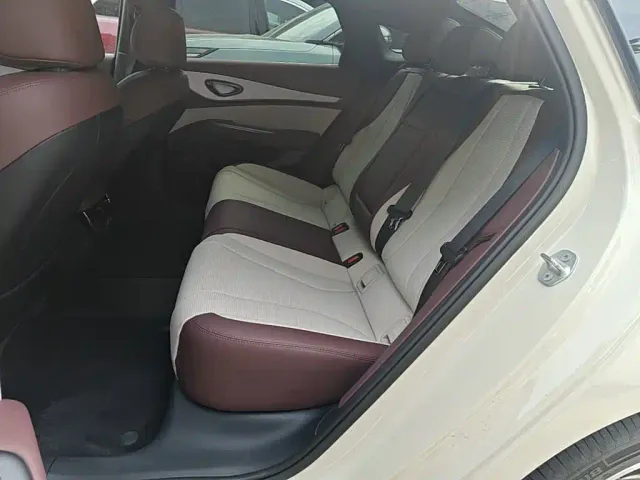 BYD Seal 07 DM-i — Фото автомобиля 16