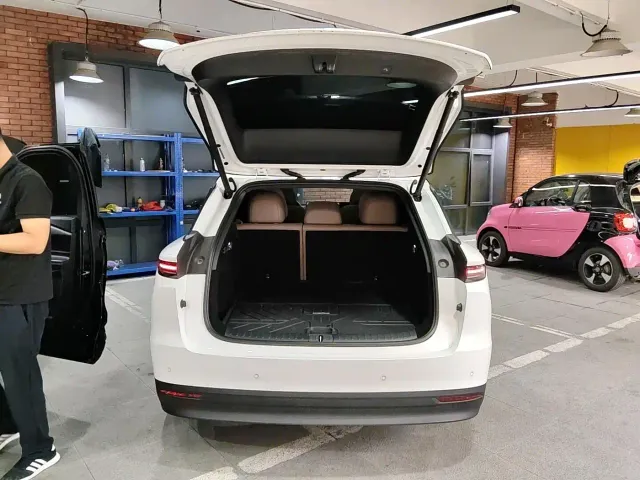 Li Auto i6 — Фото автомобиля 20