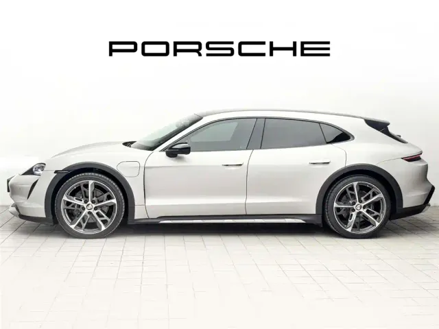 Porsche Taycan — Фото автомобиля 5