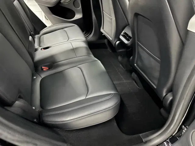 Tesla Model Y — Фото автомобиля 10