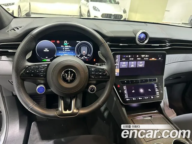 Maserati Grecale — Фото автомобиля 11