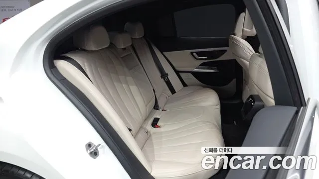 Mercedes-Benz E-Class — Фото автомобиля 12