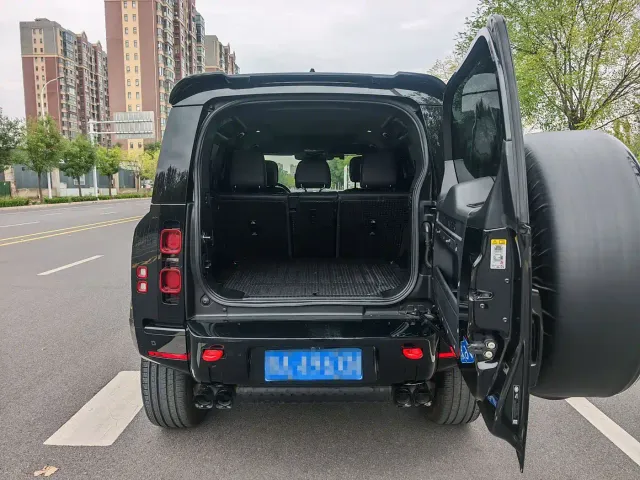 Land Rover Defender — Фото автомобиля 21