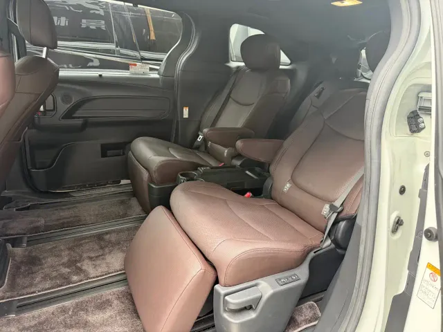 Toyota Sienna — Фото автомобиля 5