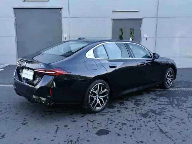 BMW i5 — Фото автомобиля 5