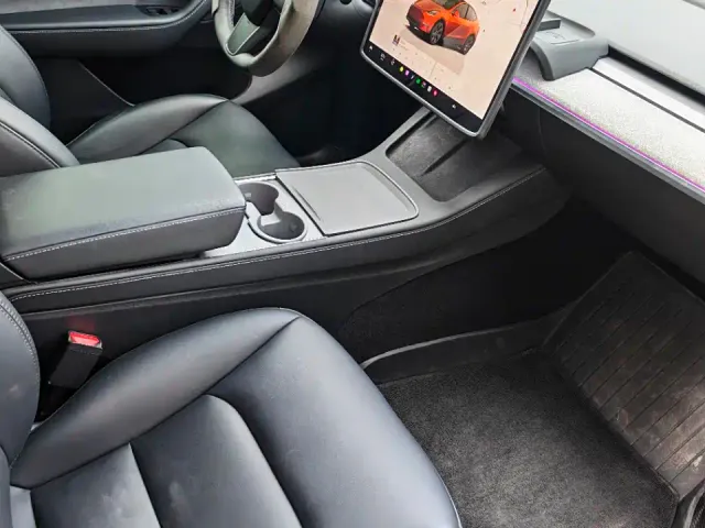 Tesla Model Y — Фото автомобиля 11