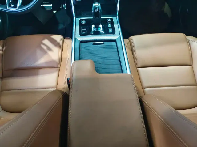 Jaguar XEL — Фото автомобиля 7