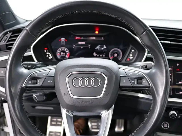Audi Q3 — Фото автомобиля 11