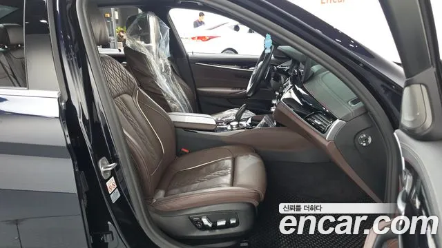 BMW 5 Series G30 — Фото автомобиля 16