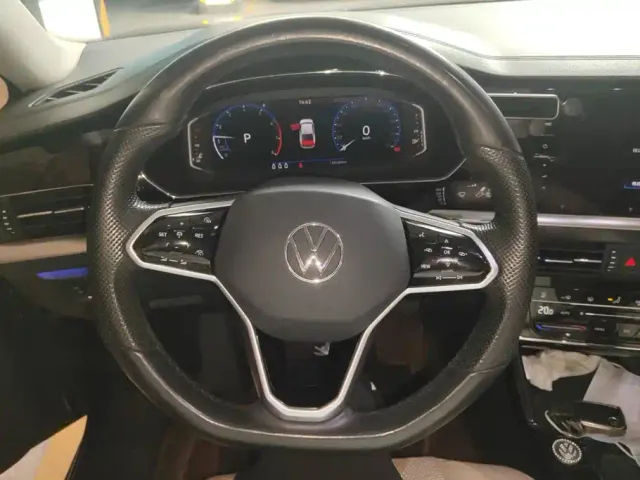 Volkswagen Passat — Фото автомобиля 15