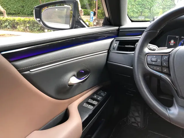 Lexus ES — Фото автомобиля 10