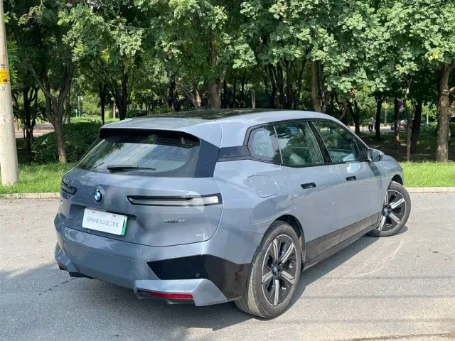 BMW iX — Фото автомобиля 4