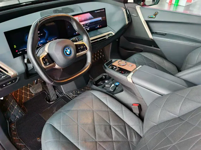 BMW iX — Фото автомобиля 12