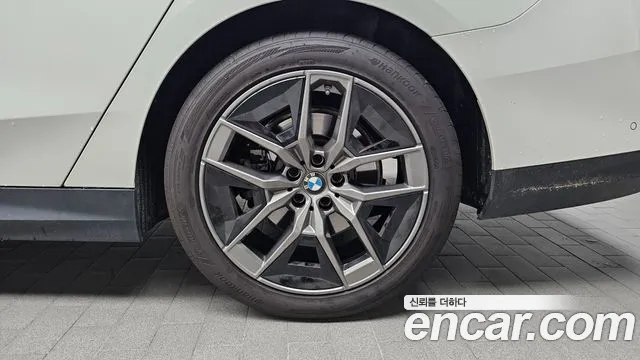 BMW 5-Series — Фото автомобиля 19