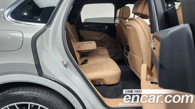 Porsche Cayenne — Фото автомобиля 12