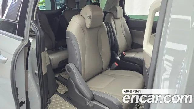 Kia Carnival Generation 4 — Фото автомобиля 17