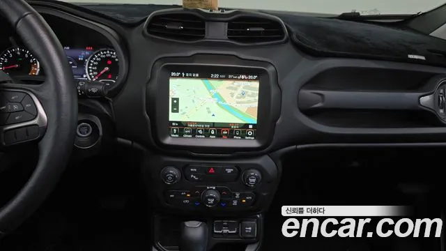 Jeep Renegade — Фото автомобиля 14