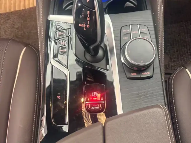 BMW 5 Series — Фото автомобиля 12