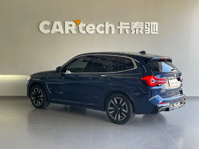BMW iX3 — Фото автомобиля 6