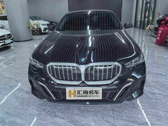 BMW 5 Series — Фото автомобиля 2
