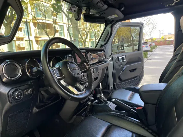 Jeep Wrangler — Фото автомобиля 4
