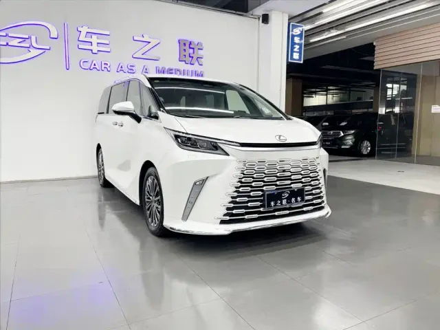 Фотография автомобиля — Lexus LM