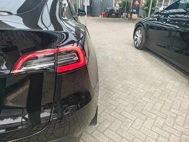 Tesla Model Y — Фото автомобиля 7