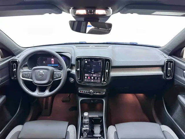 Volvo XC40 — Фото автомобиля 11